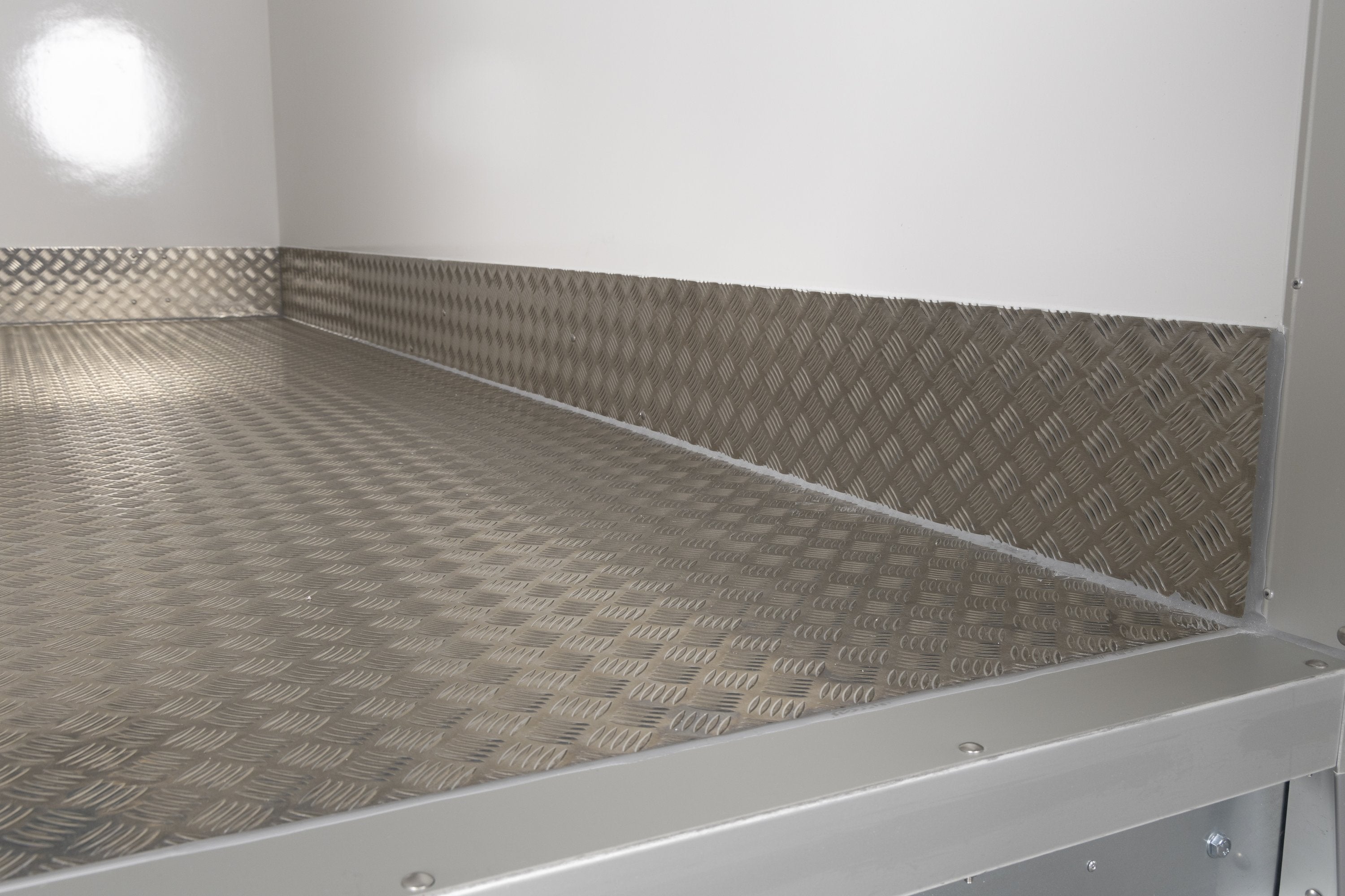 Variant 2517 F3 Classic | Aluminium | Ladmål 288 x 152 x 181 cm | 2500 kg