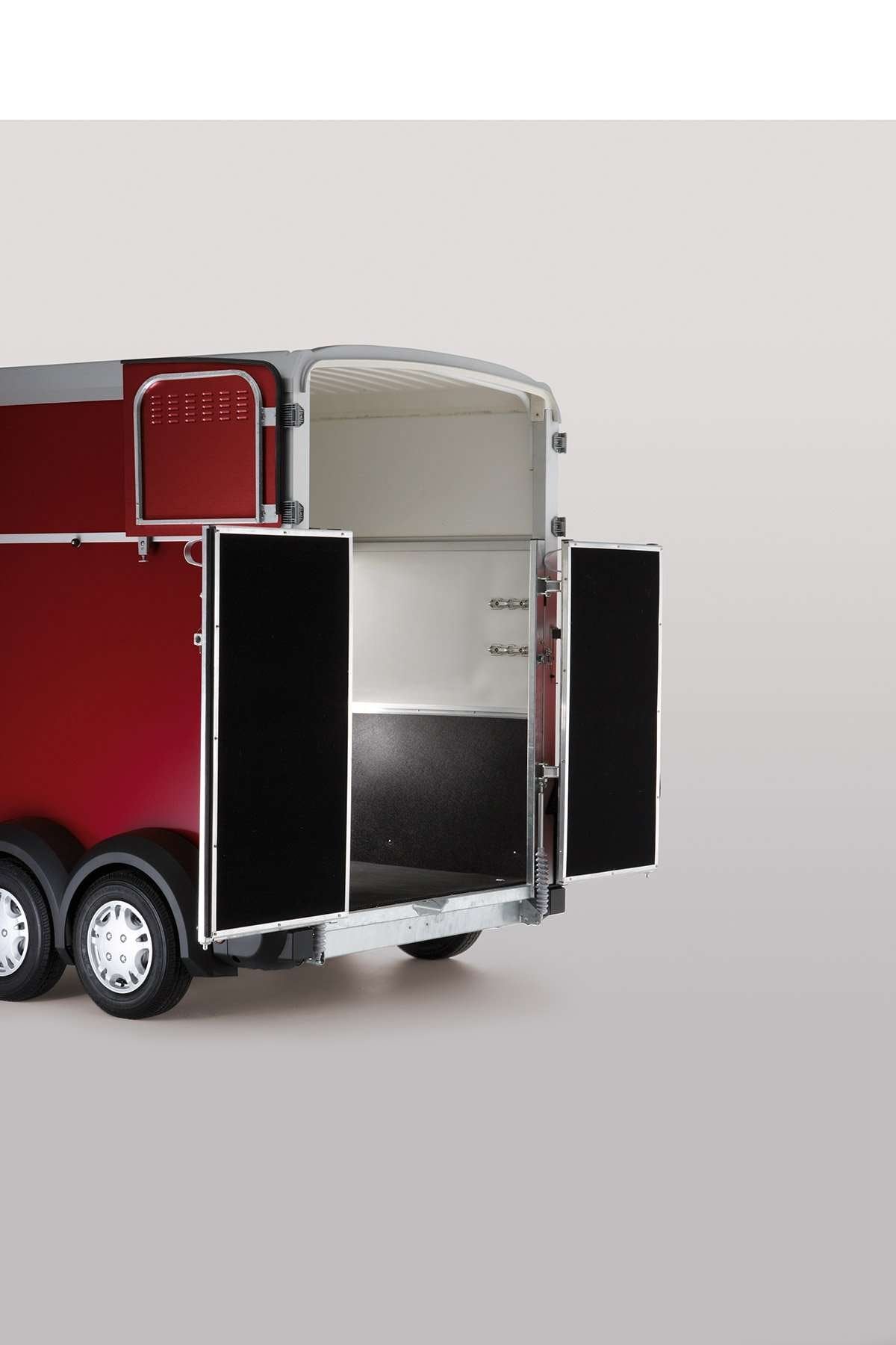 Ifor Williams HB511 Basic Hestetrailer | Ladmål 352 x 179 x 226 cm | 2700 kg