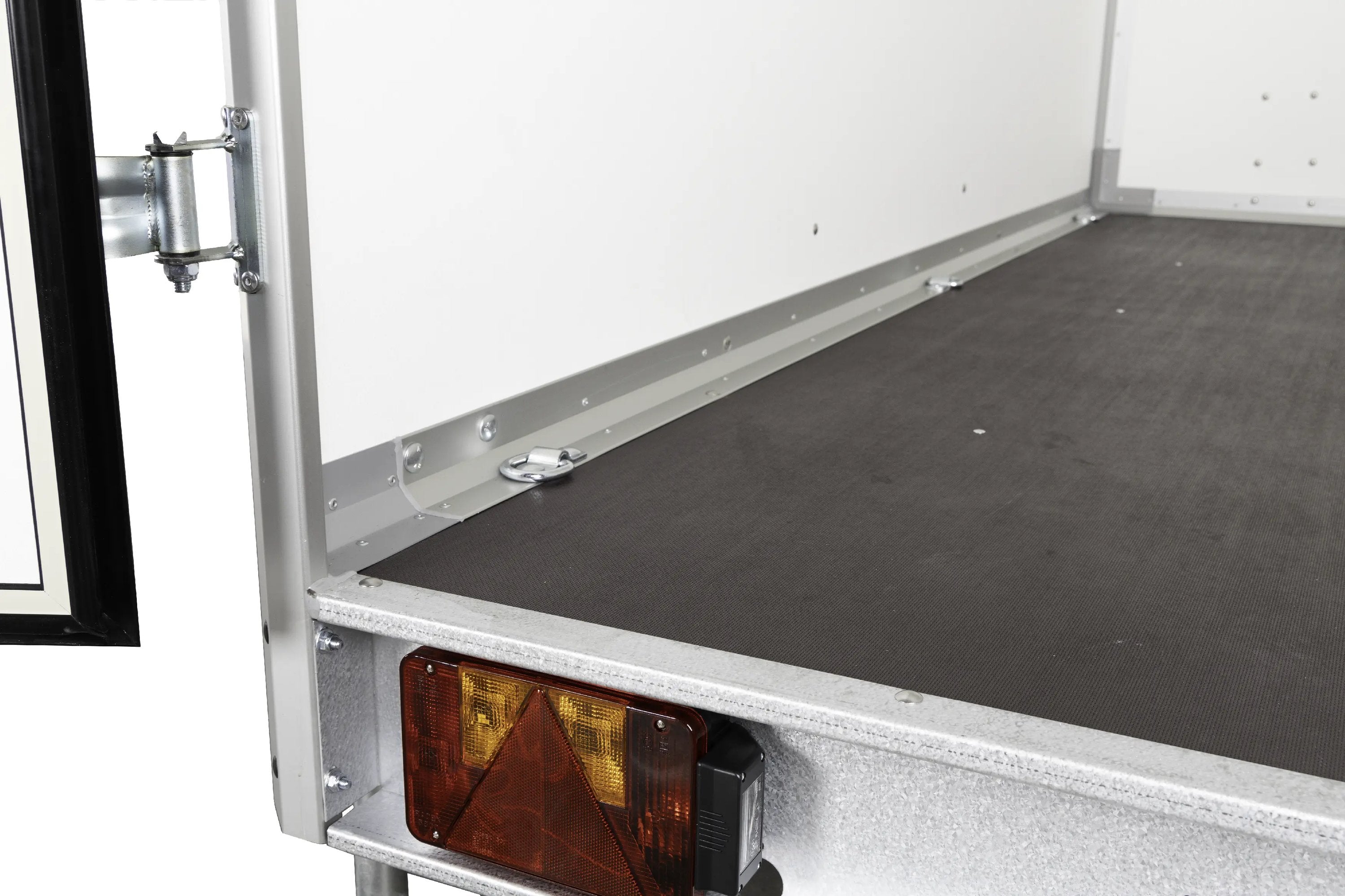 1317 C3 Edition | Træ (finer) | Ladmål 302 x 168 x 188 cm | 1350 kg