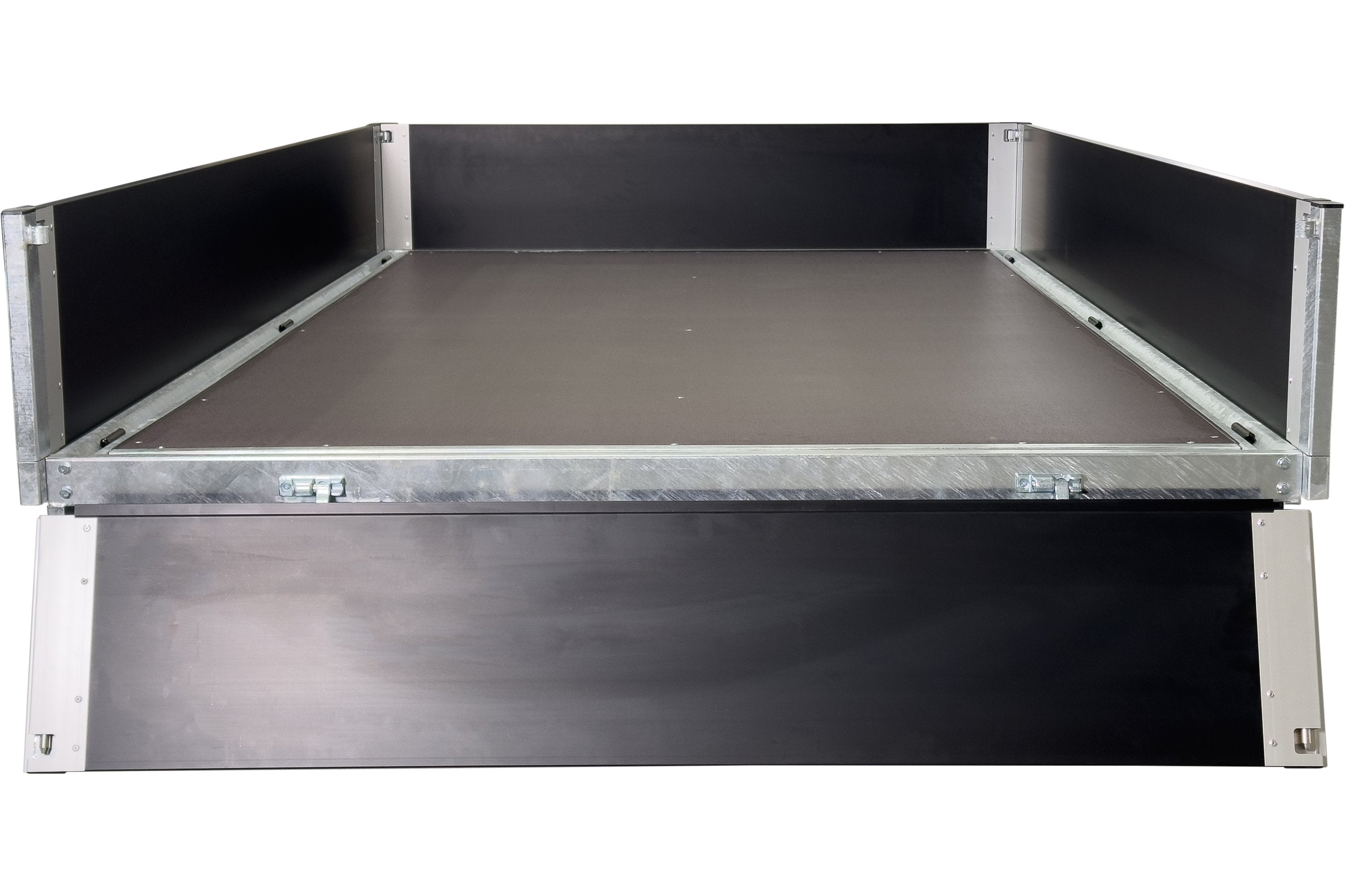 2018 P3 Edition | Aluminium | Ladmål 315 x 175 x 35 cm | 2000 kg