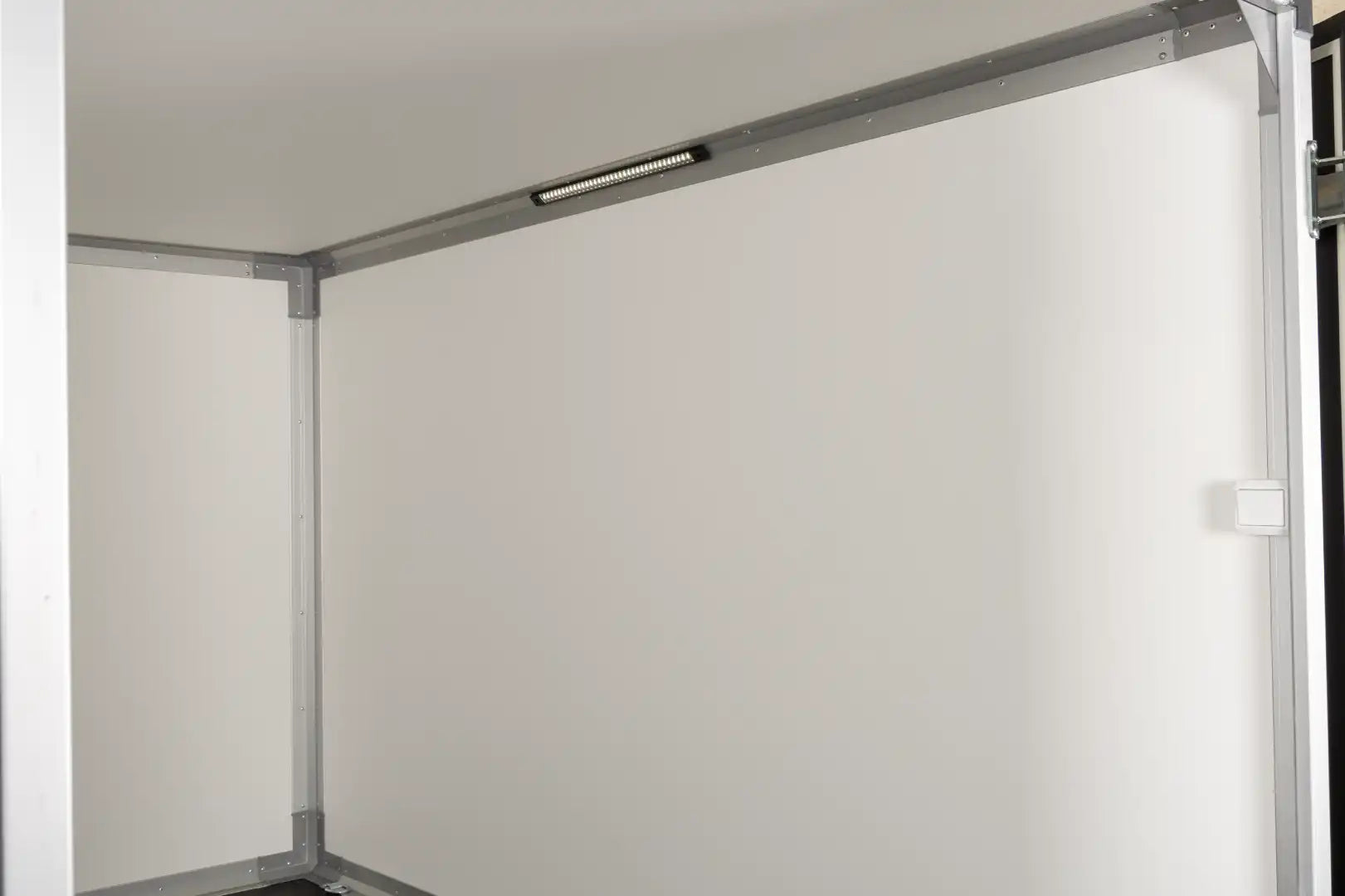 Variant B715 C2 Edition Cargotrailer | Træ (finer) | Ladmål 258 x 148 x 157 cm | 750 kg