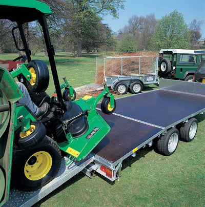 Ifor Williams LT146BT Knækladstrailer | 2 aksler, 13" hjul | 2000 kg